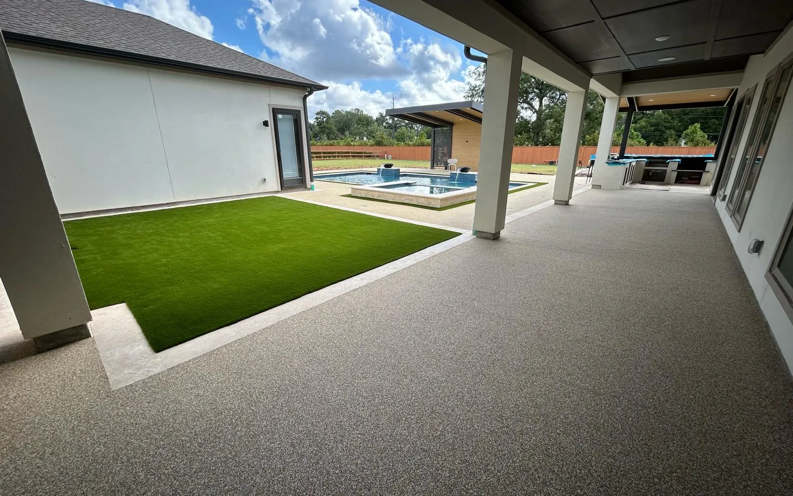 TPV rubber pool deck surfacing for a Heath, TX backyard pool
